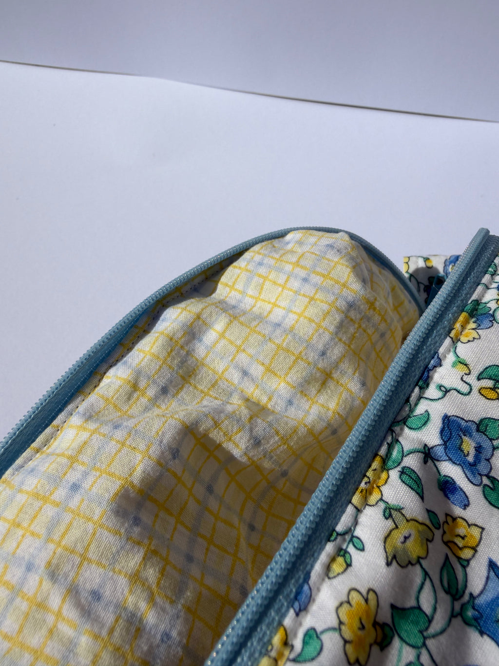 Whimsical winter blooms Make up bag