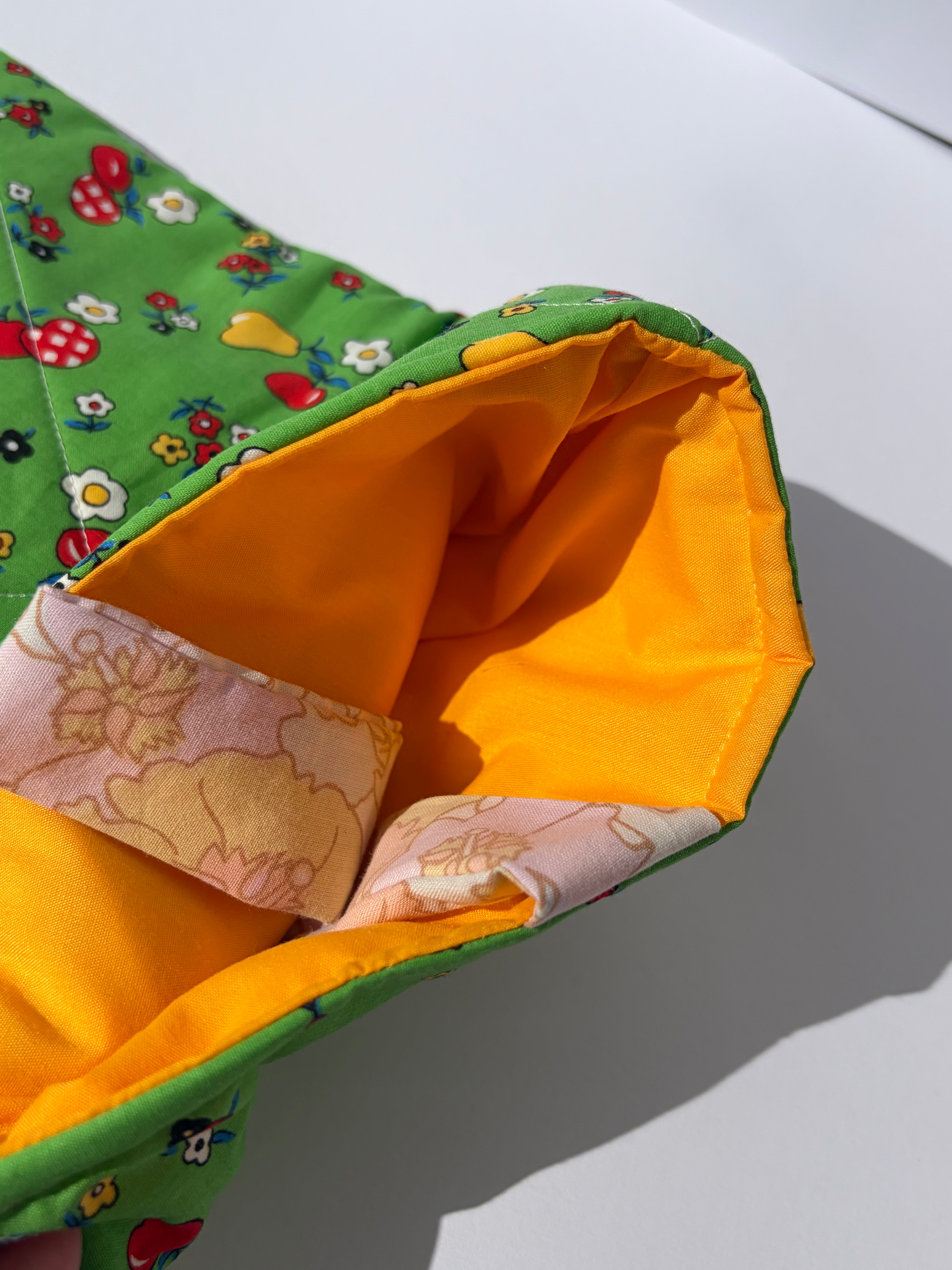 Fruit meadows Book sleeve - Large