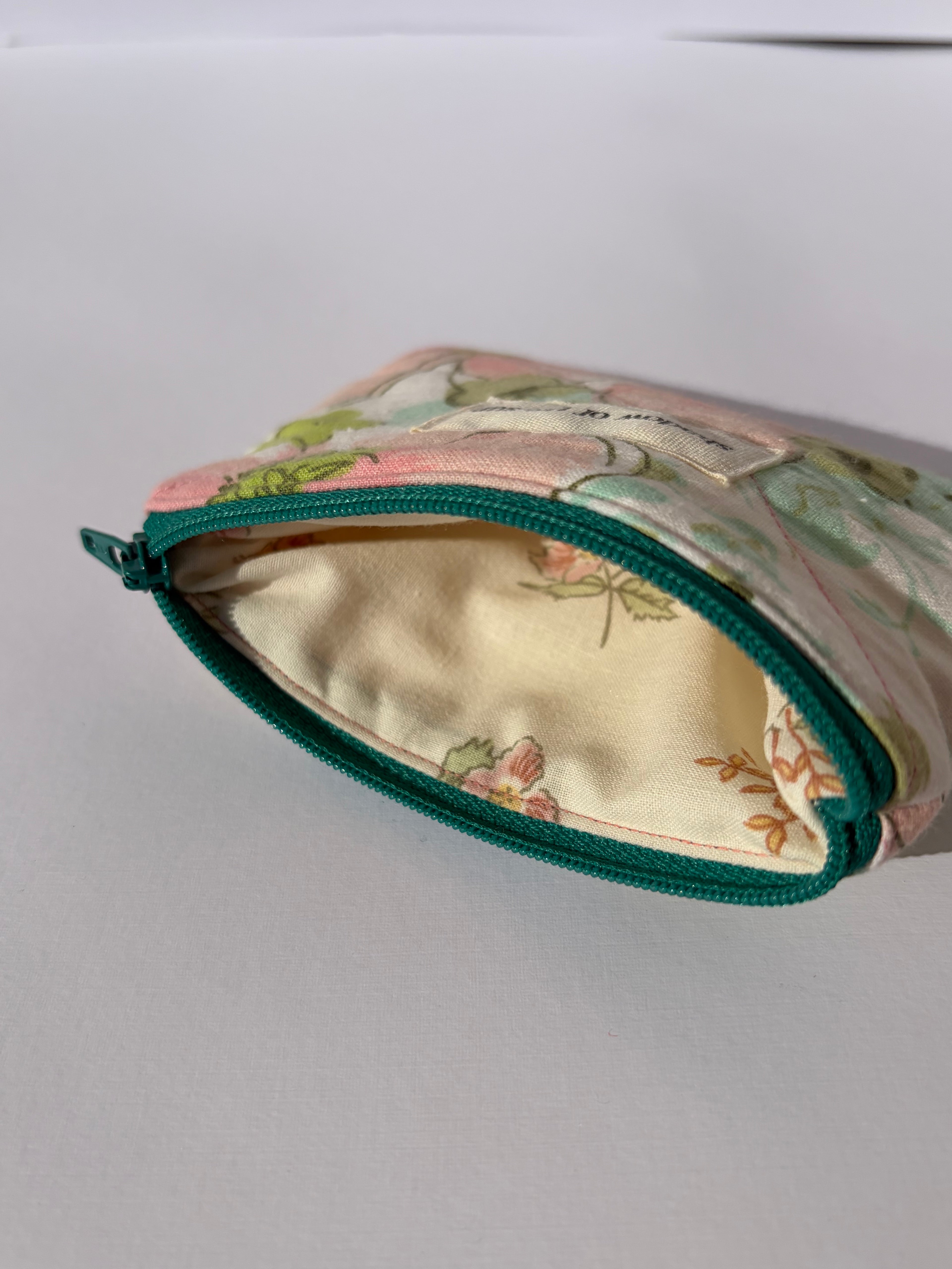 Countryside petals Coin Pouch
