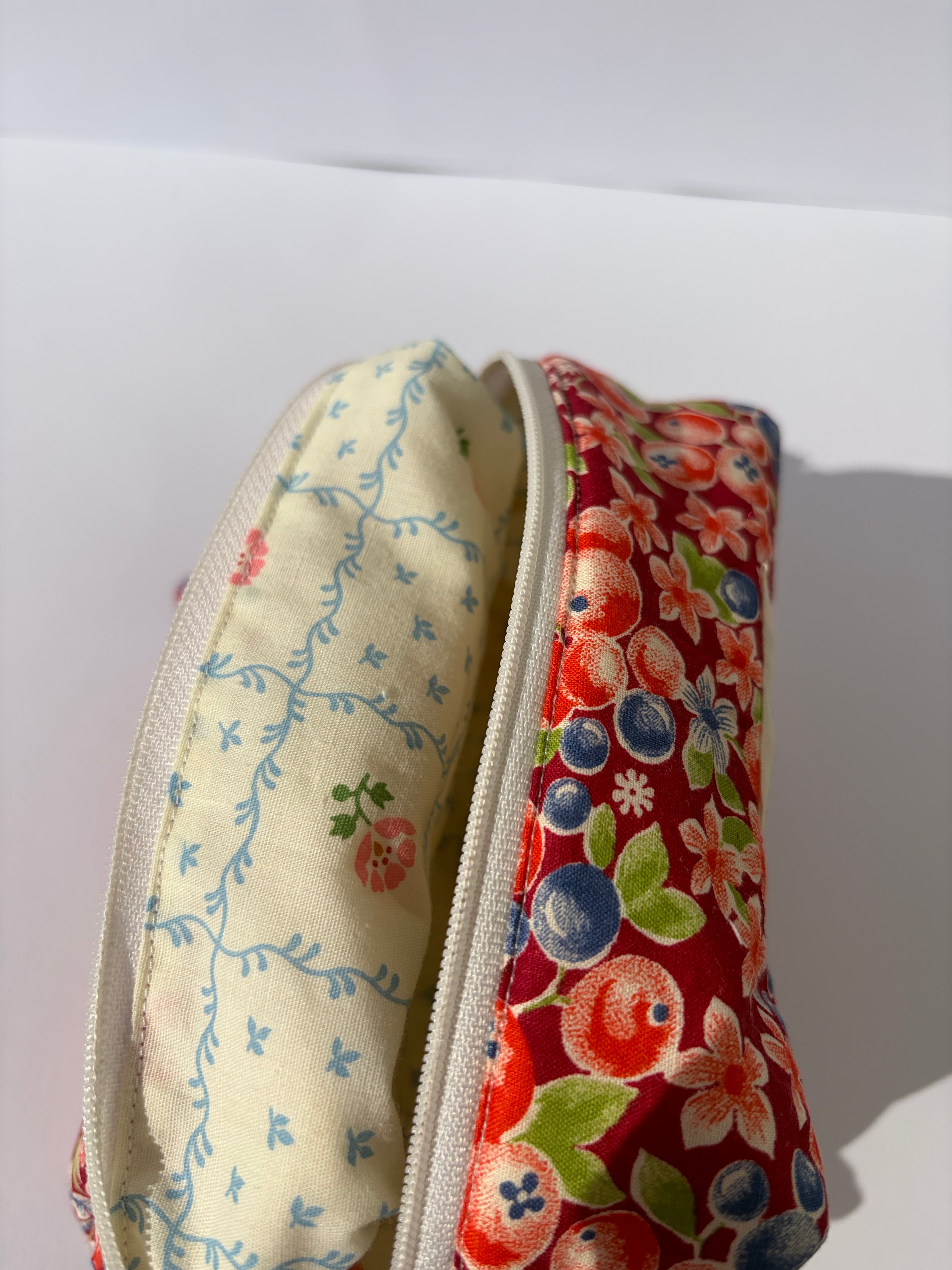 Summertime berries Make up bag