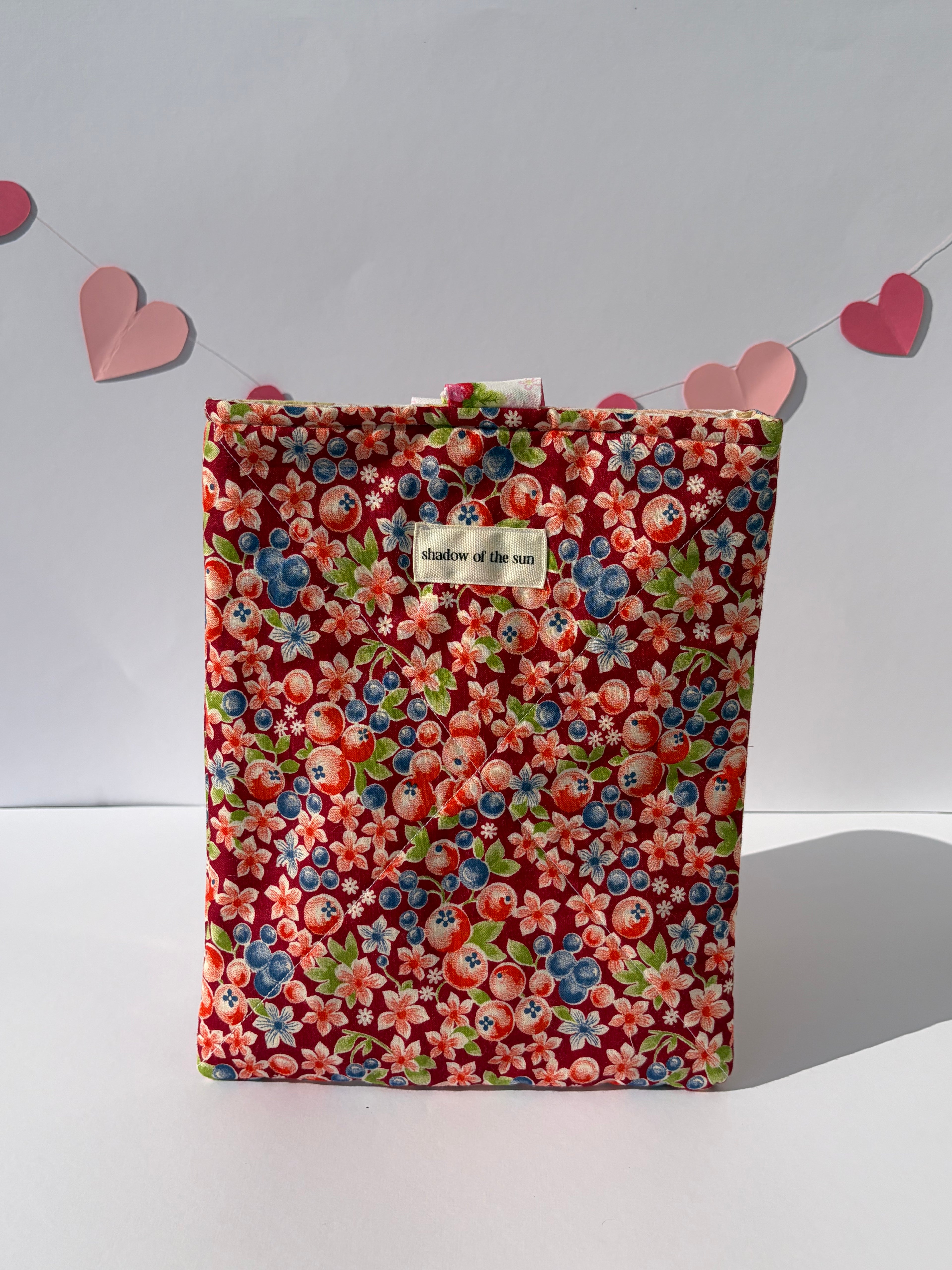 Summertime berries Book sleeve - Large