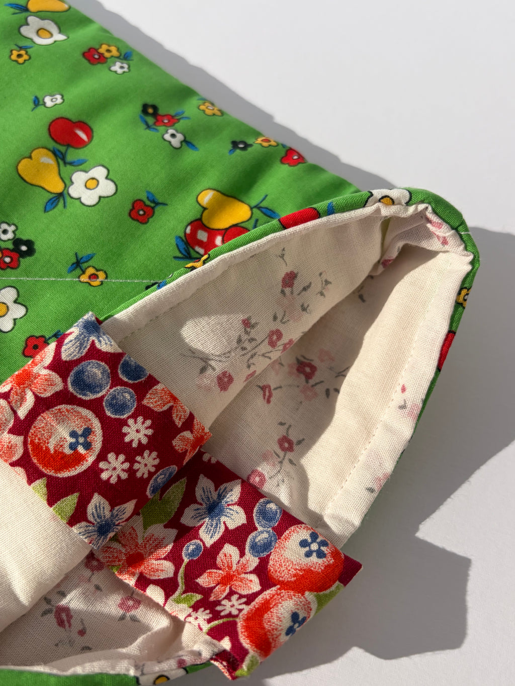 Fruity meadows Book sleeve - Large